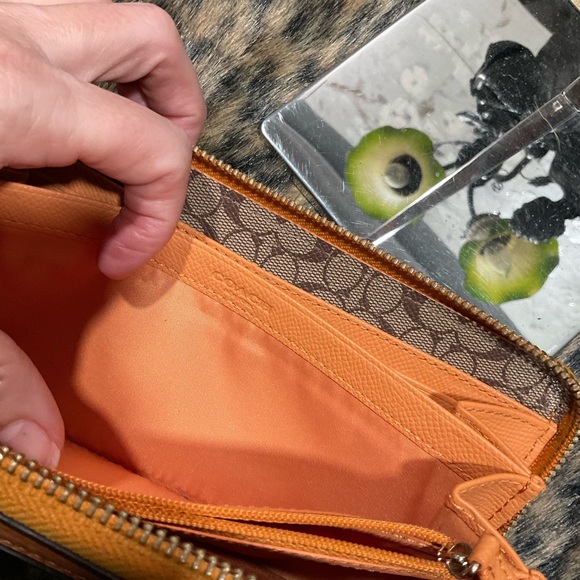 COACH FULL ZIP ACCORDION CROSS GRAIN LEATHER WALLET - Picture 7 of 11